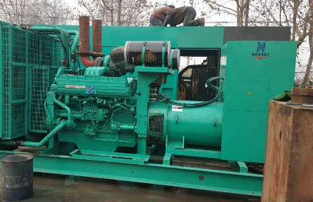 府谷发电机组如何判断水冷式机油散热器内部是否需要清洗？