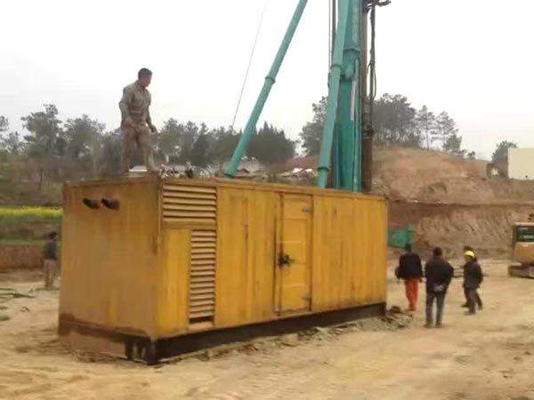 府谷如何判断水冷式机油散热器密封件是否需要更换？